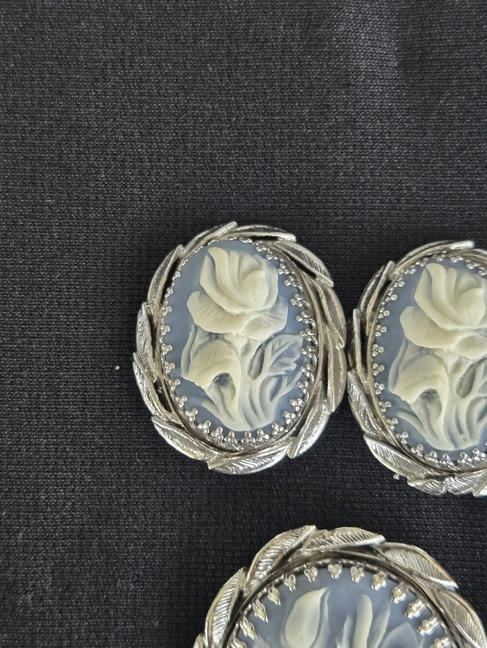 VTG 1960s Whiting & Davis Blue White Silver Floral Cameo & Earring Parure Set